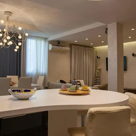 Luxury In Steps From Metro A Cornelia *