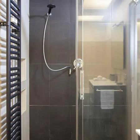 Luxury In Steps From Metro A Cornelia Apartment *