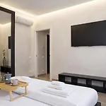 Luxury In Steps From Metro A Cornelia רומא