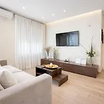 Luxury In Steps From Metro A Cornelia רומא