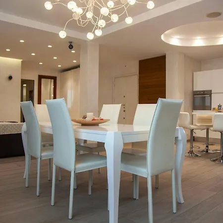 Luxury In Steps From Metro A Cornelia Lägenhet *