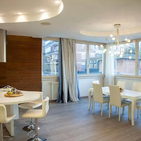 Lägenhet Luxury In Steps From Metro A Cornelia *