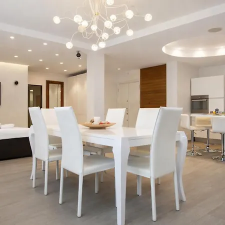 Luxury In Steps From Metro A Cornelia
