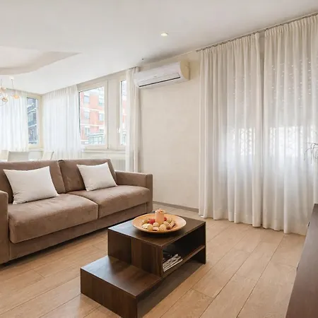 Апартаменты Luxury In Steps From Metro A Cornelia *