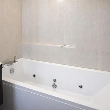 Luxury In Steps From Metro A Cornelia Апартаменты Рим