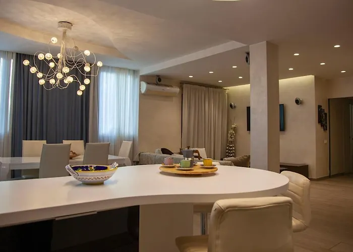 Luxury In Steps From Metro A Cornelia *