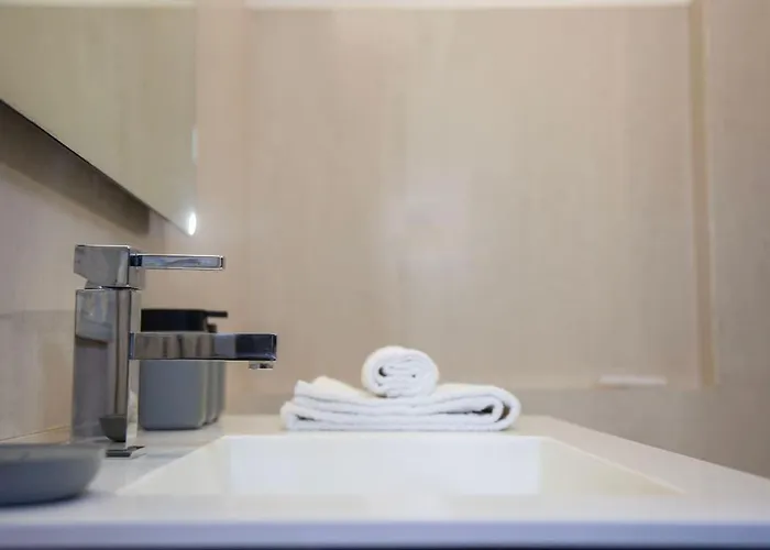 Luxury In Steps From Metro A Cornelia *