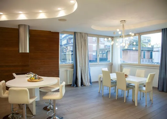 Lägenhet Luxury In Steps From Metro A Cornelia *