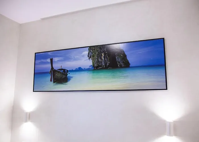 Luxury In Steps From Metro A Cornelia